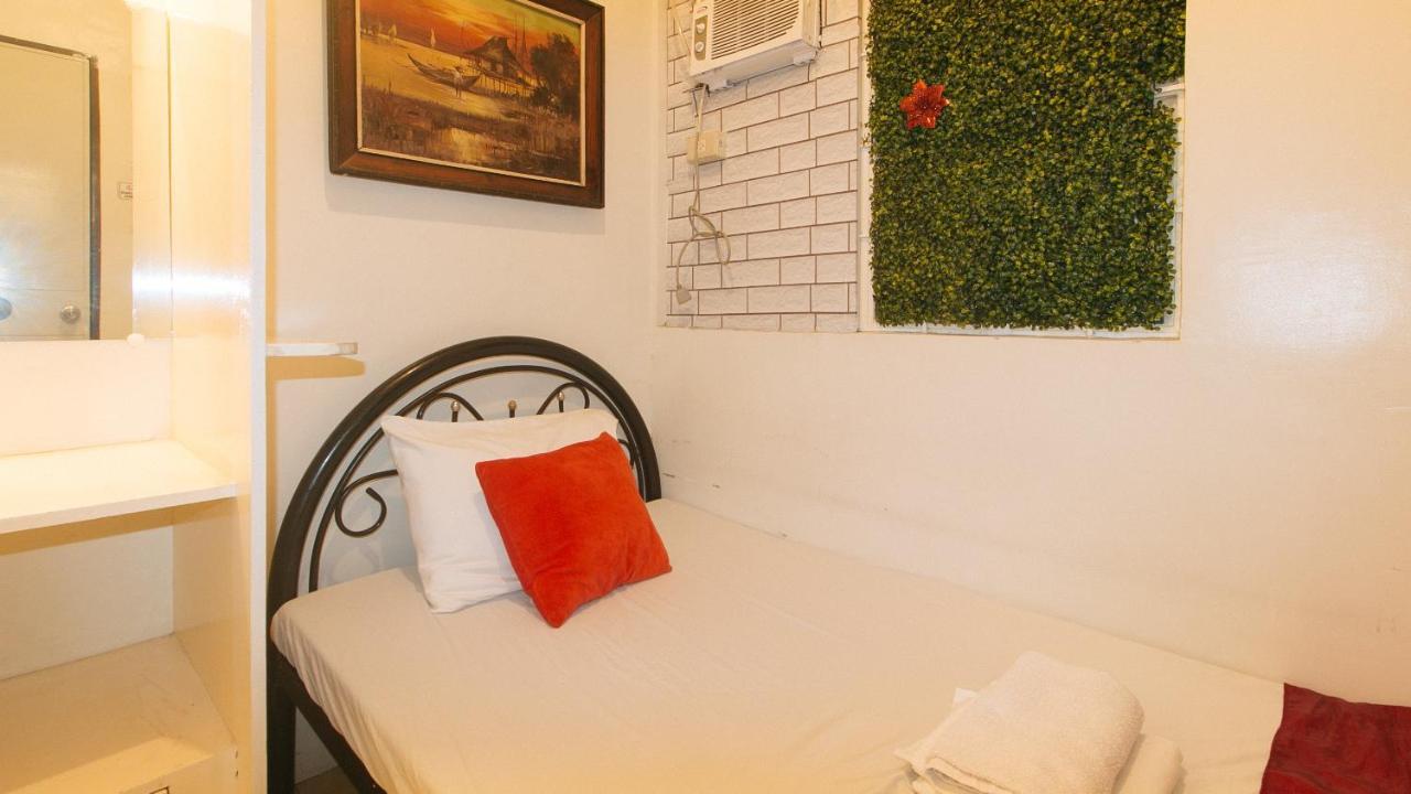 Nearest Hostel Pasay City By Reddoorz Exterior foto