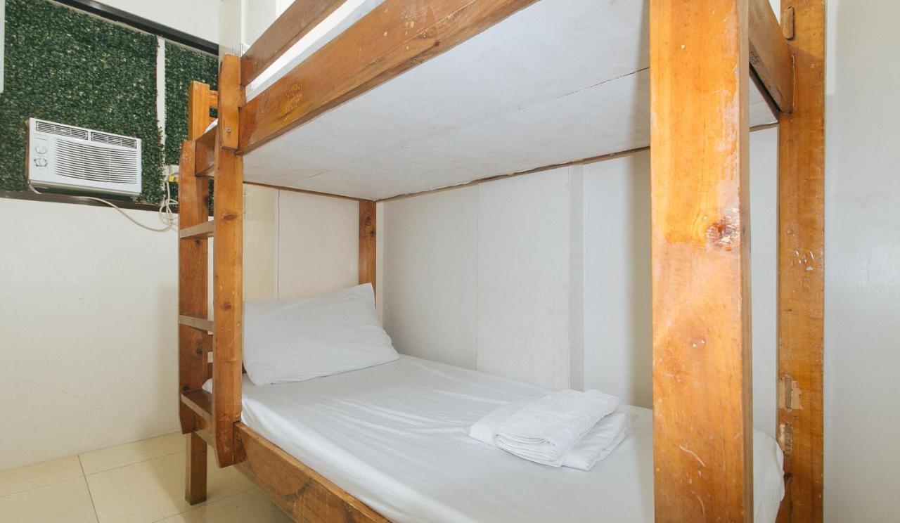 Nearest Hostel Pasay City By Reddoorz Exterior foto
