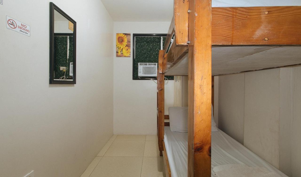 Nearest Hostel Pasay City By Reddoorz Exterior foto